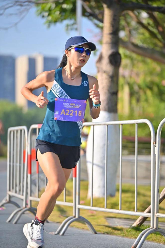 两级反转！从“讨厌跑步”到“破三大神”她是跑友圈流传的励志样本｜跑友故事⑤